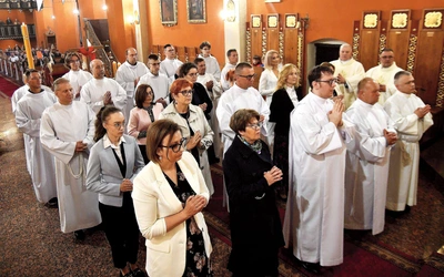 Studium Liturgiczne naszej diecezji działające przy Instytucie Filozoficzno- -Teologicznym w Zielonej Górze od kilku lat prowadzi formację  na kilku kierunkach, są to m.in.: ceremoniarz zespołu liturgicznego, precentorka pozaprezbiterialnej służby kobiet czy animator parafialnych zespołów liturgicznych. Więcej informacji: www.ift.zgora.pl. W tym roku formację ukończyło  8 animatorów,  11 ceremoniarzy  i 6 precentorek.