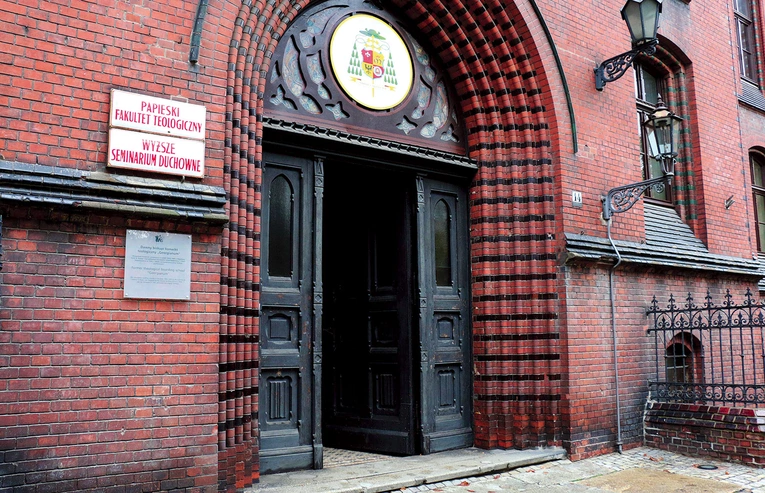 W gmachu na Ostrowie Tumskim będą mieszkać tylko klerycy z archidiecezji wrocławskiej.