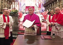 Podpisanie dokumentów otworzyło wielkie diecezjalne rekolekcje.
