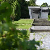 Pomnik Martyrologii Jeńców Wojennych