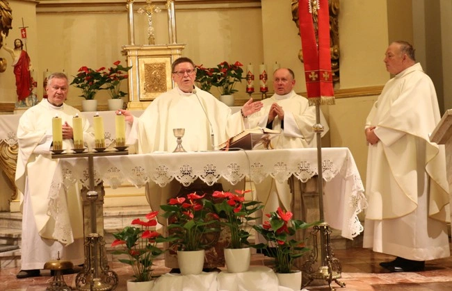 Msza św. sprawowana była w kościele Trójcy Świętej.