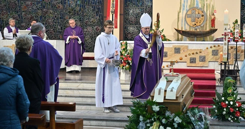 Nie byłeś tylko księdzem. Byłeś naszym pasterzem - pożegnanie ks. Wojciecha Michalaka