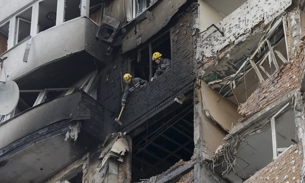 Usuwanie skutków ataku. Kijów, 6 czerwca