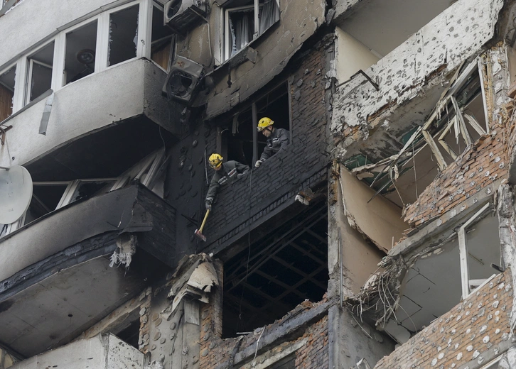 Usuwanie skutków ataku. Kijów, 6 czerwca