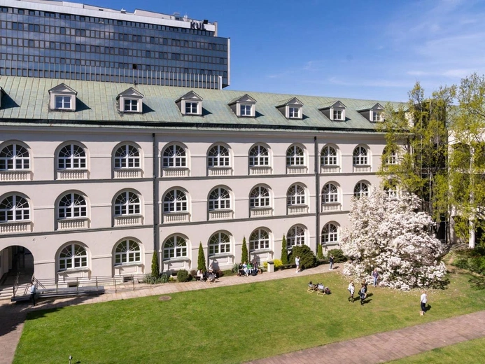 Leon XIV i wyzwania Kościoła: debata rektorów, ekspertów i studentów