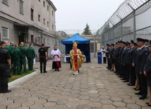 Nadzieja zza krat