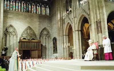 Rusza rekordowa pielgrzymka do Chartres, młodych pociąga tradycyjna liturgia