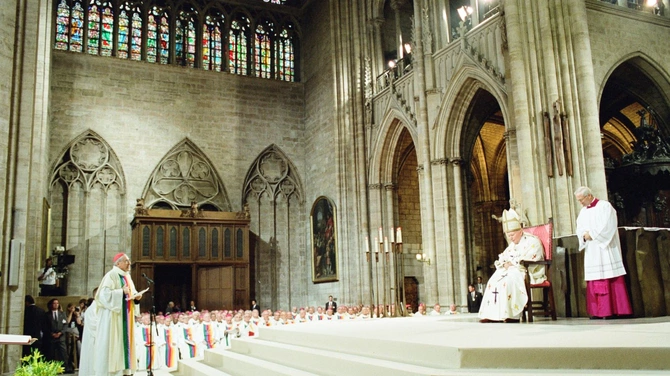 Jan Paweł II w katedrze Notre Dame