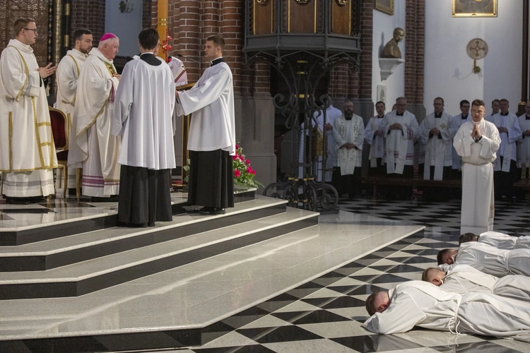 Święcenia kapłańskie na Pradze, cz. II