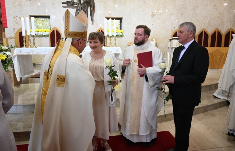 Podziękowania i dekrety nowych prezbiterów