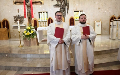 Podziękowania i dekrety nowych prezbiterów