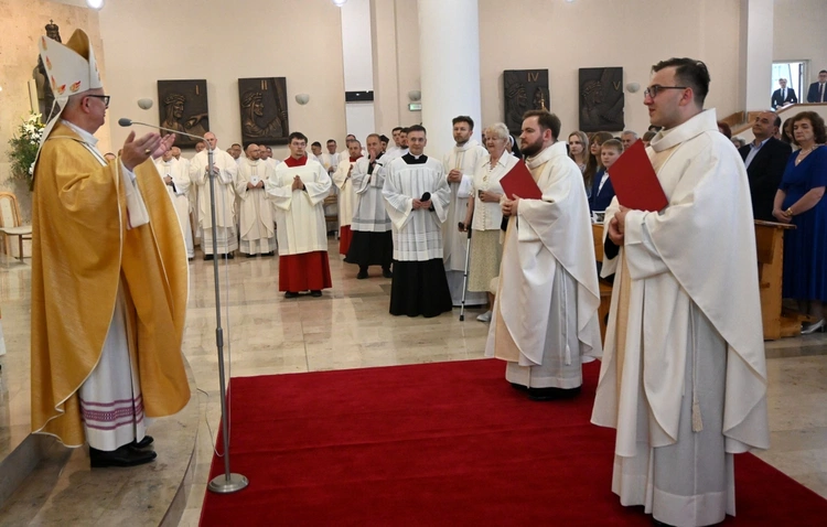 Podziękowania i dekrety nowych prezbiterów