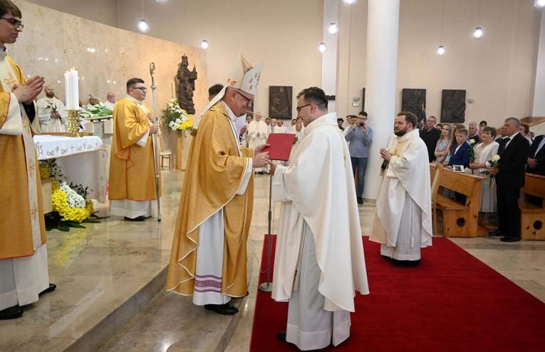Podziękowania i dekrety nowych prezbiterów