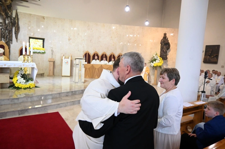 Podziękowania i dekrety nowych prezbiterów