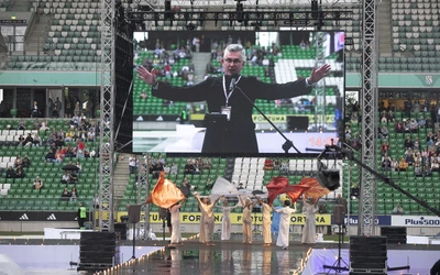 Jezus na Stadionie Legii. Adoracja, świadectwa, muzyka