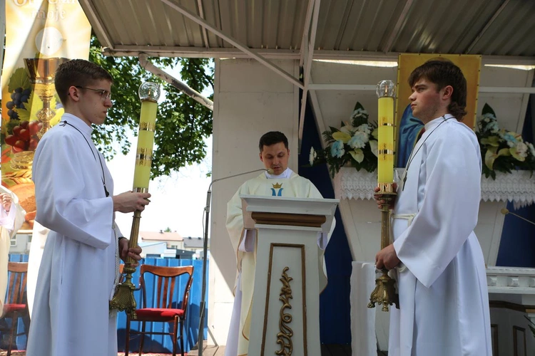 Dzieci komunijne u Matki Bożej Janowskiej