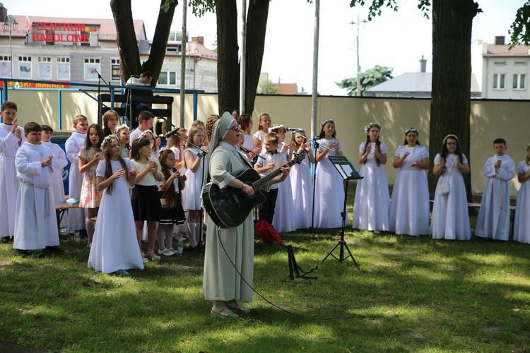 Dzieci komunijne u Matki Bożej Janowskiej