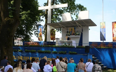 Dzieci komunijne u Matki Bożej Janowskiej