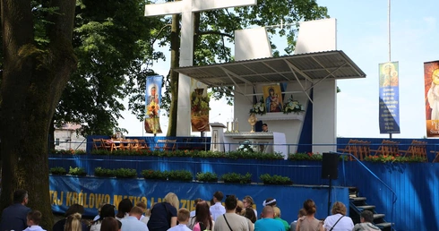 Dzieci komunijne u Matki Bożej Janowskiej