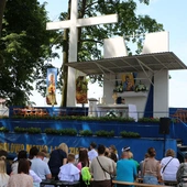 Dzieci komunijne u Matki Bożej Janowskiej