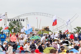 Lednica: ewakuacja pola ze względu na bezpieczeństwo uczestników