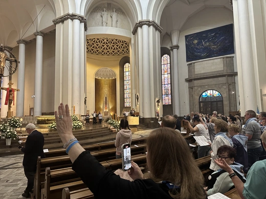 Wigilia Zesłania Ducha Świętego w katedrze Chrystusa Króla w Katowicach