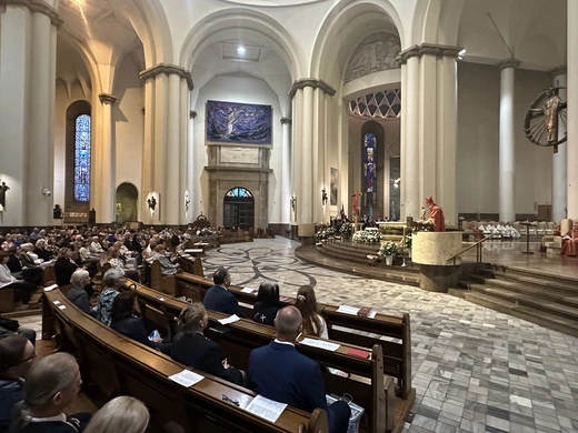 Wigilia Zesłania Ducha Świętego w katedrze Chrystusa Króla w Katowicach