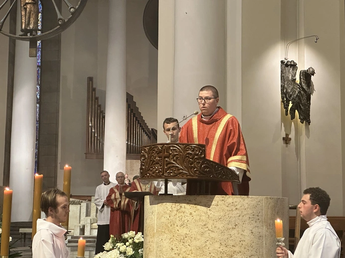 Wigilia Zesłania Ducha Świętego w katedrze Chrystusa Króla w Katowicach