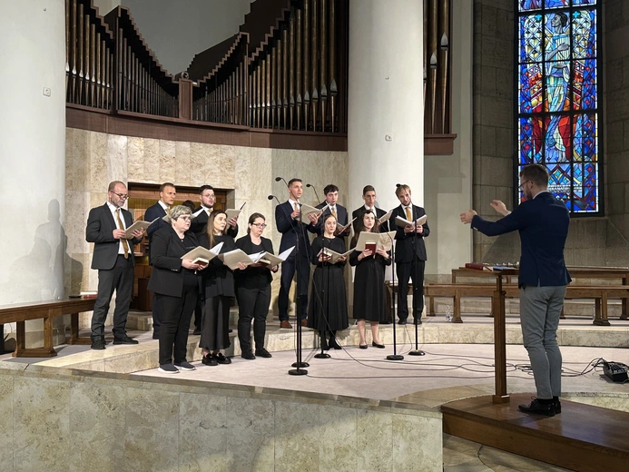 Wigilia Zesłania Ducha Świętego w katedrze Chrystusa Króla w Katowicach