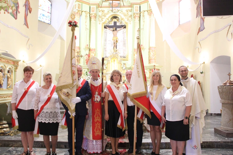 Łęg Tarnowski. Poświęcenie sztandaru ASHNSPJ