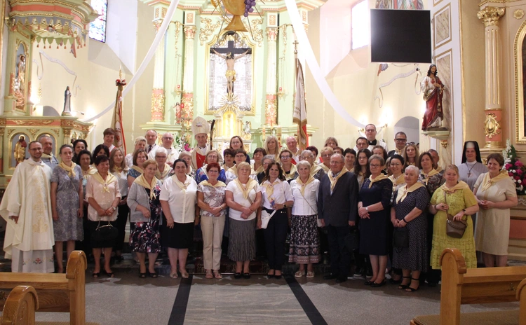 Łęg Tarnowski. Poświęcenie sztandaru ASHNSPJ