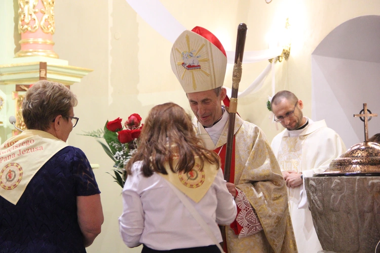 Łęg Tarnowski. Poświęcenie sztandaru ASHNSPJ
