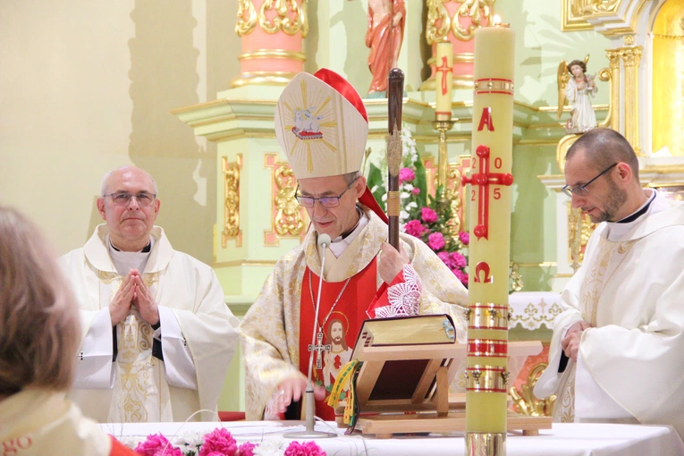 Łęg Tarnowski. Poświęcenie sztandaru ASHNSPJ