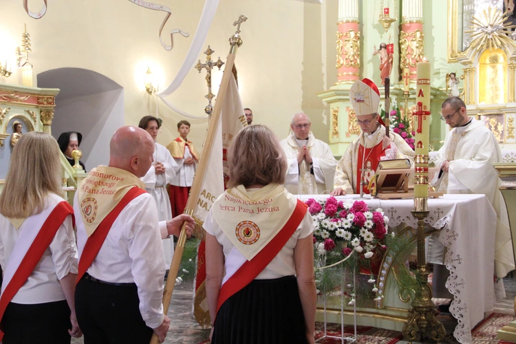 Łęg Tarnowski. Poświęcenie sztandaru ASHNSPJ
