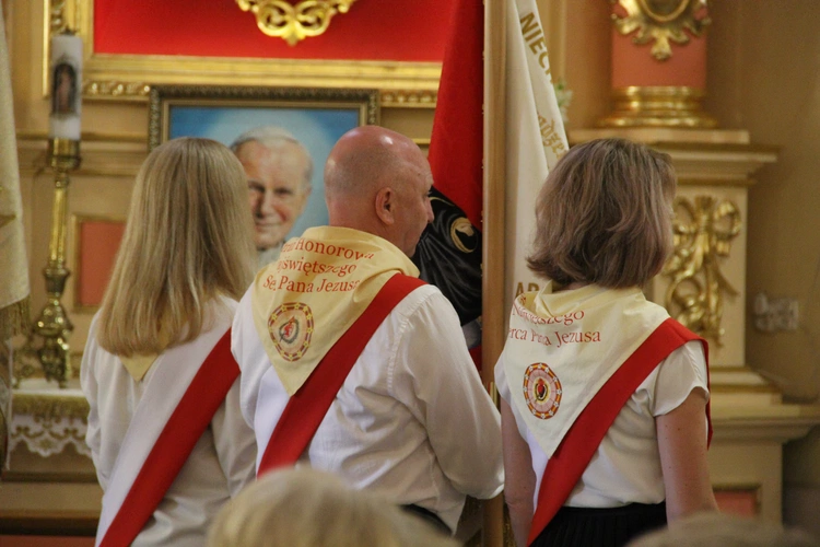 Łęg Tarnowski. Poświęcenie sztandaru ASHNSPJ