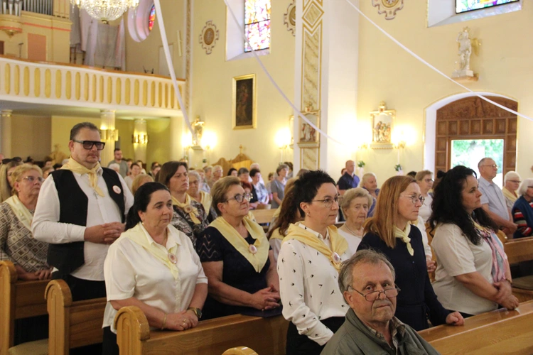 Łęg Tarnowski. Poświęcenie sztandaru ASHNSPJ