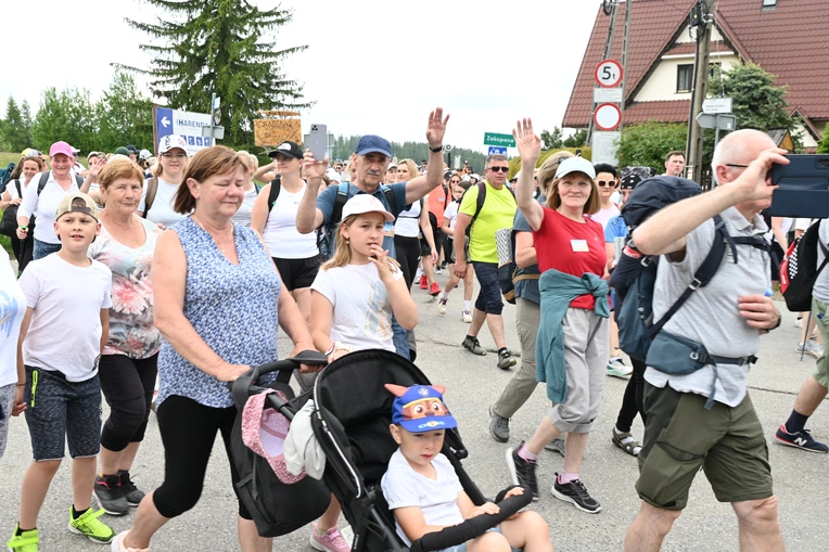 Papież przejechał, oni przeszli