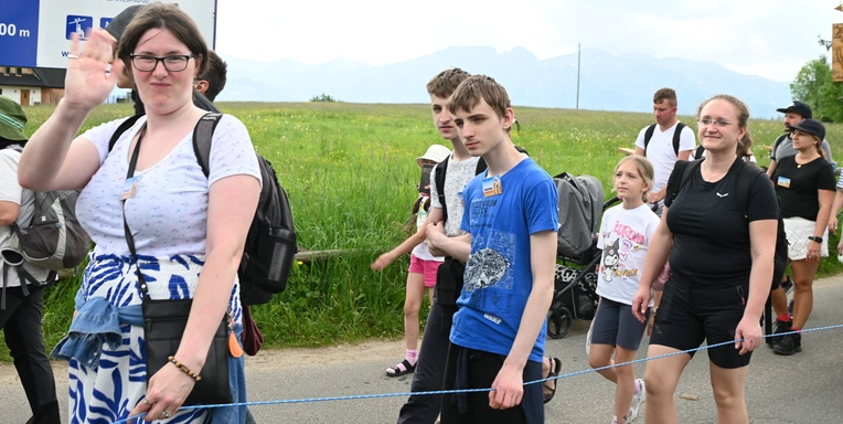 Papież przejechał, oni przeszli