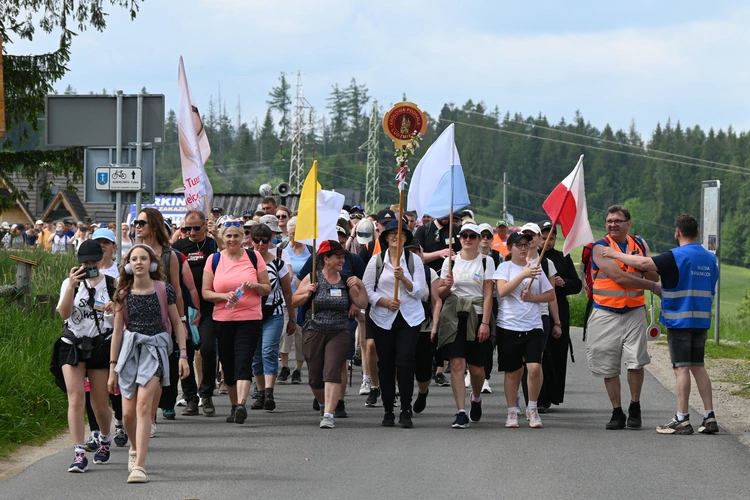 Papież przejechał, oni przeszli