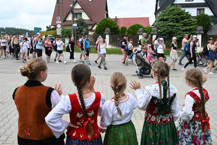 Papież przejechał, oni przeszli