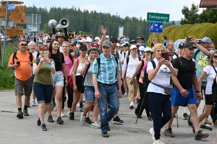 Papież przejechał, oni przeszli