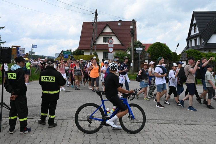 Papież przejechał, oni przeszli