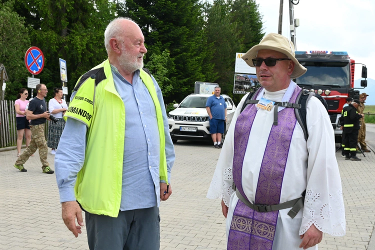 Papież przejechał, oni przeszli