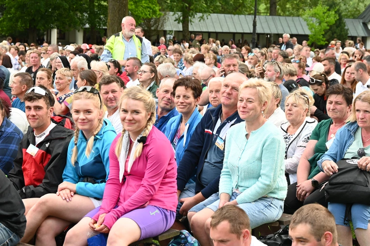 Papież przejechał, oni przeszli