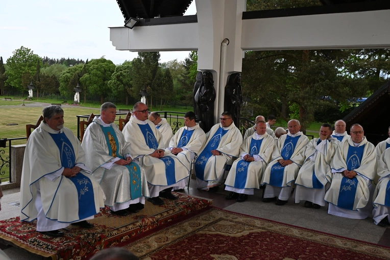 Papież przejechał, oni przeszli