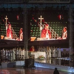 Jezus na Stadionie Legii. Msza św. z abp. Adrianem Galbasem