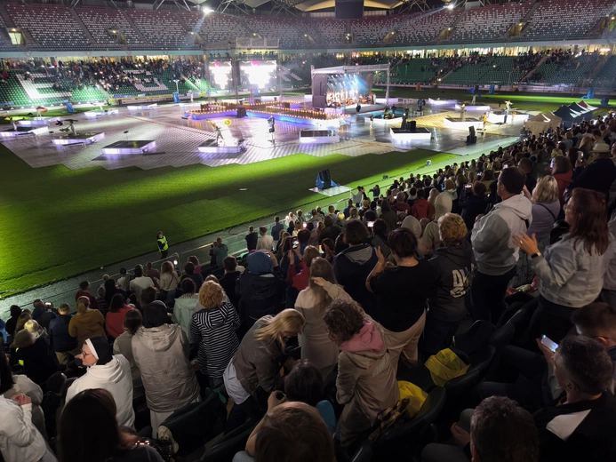 Jezus na Stadionie Legii. Msza św. z abp. Adrianem Galbasem