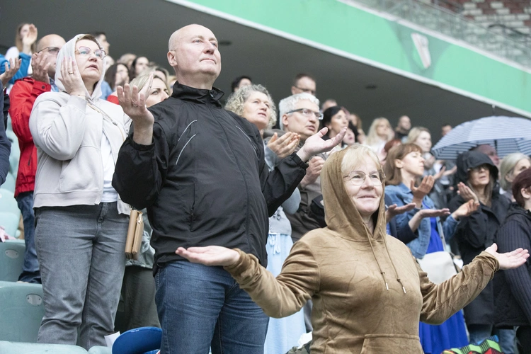 Jezus na Stadionie Legii. Uwielbienie