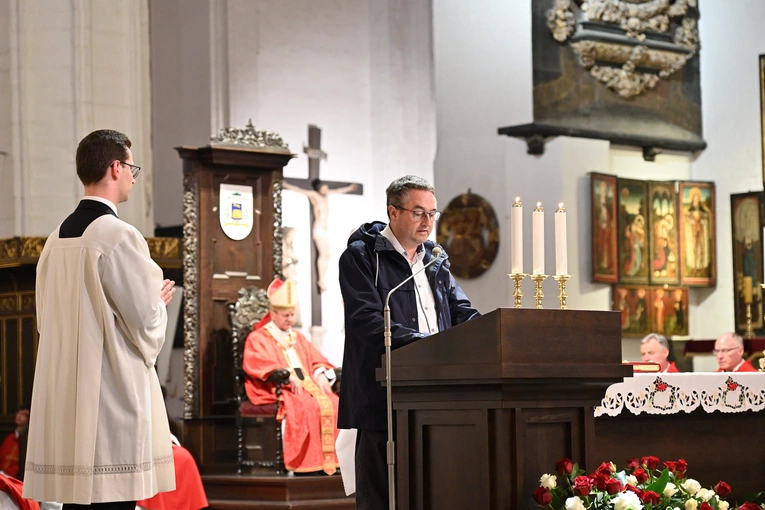 Nocna liturgia przed Zesłaniem Ducha Świętego