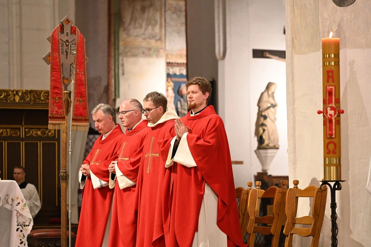 Nocna liturgia przed Zesłaniem Ducha Świętego